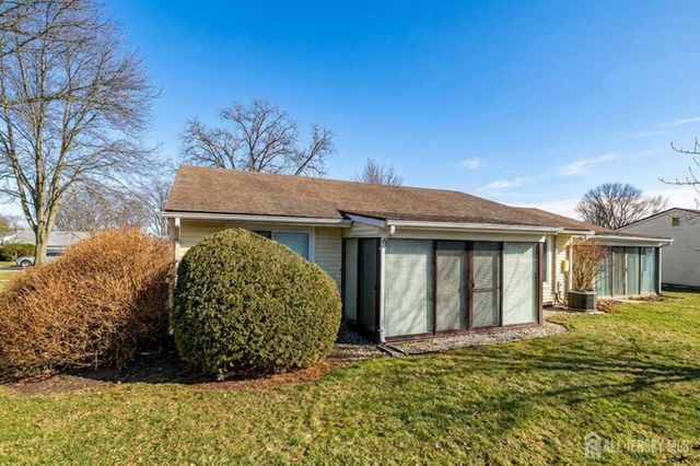 110-C Chatham Drive, Monroe, NJ 08831