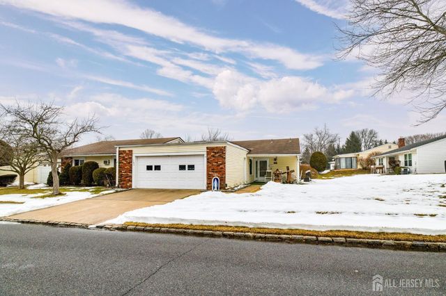 110-C Chatham Drive, Monroe, NJ 08831