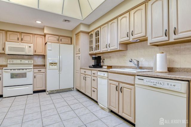 110-C Chatham Drive, Monroe, NJ 08831