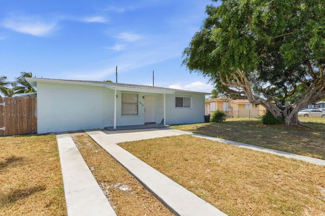 1410 NW 1st Court, Boynton Beach, FL 33435