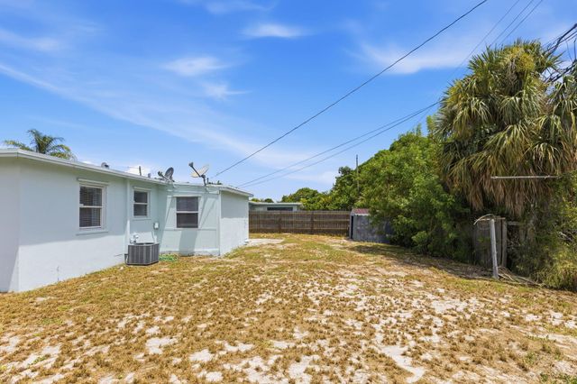 1410 NW 1st Court, Boynton Beach, FL 33435