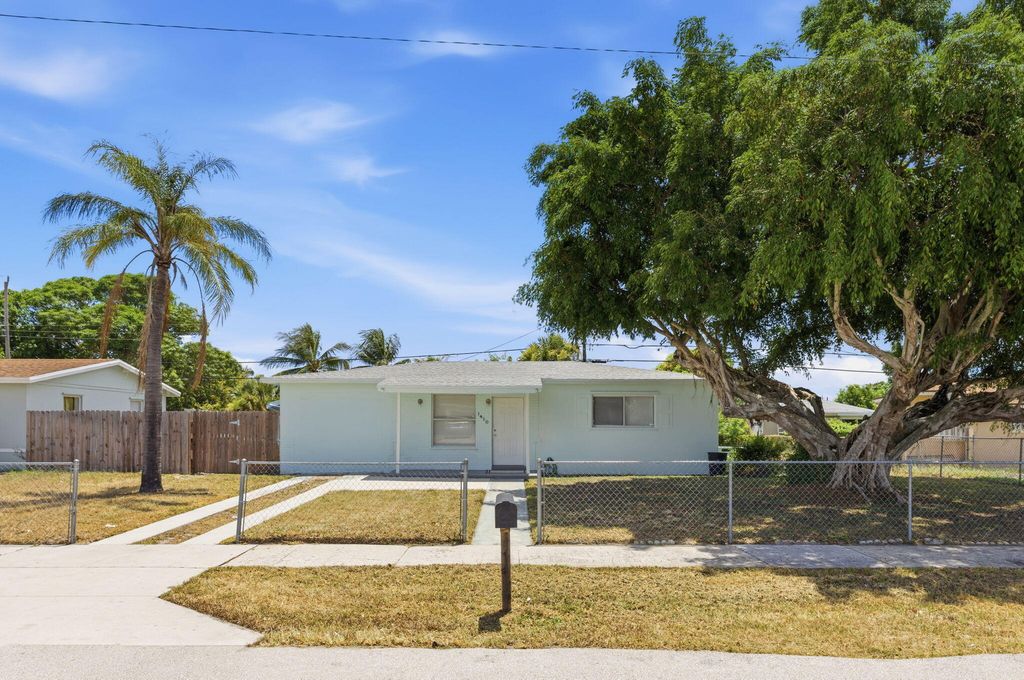 1410 NW 1st Court, Boynton Beach, FL 33435
