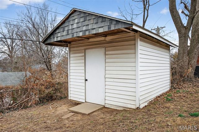 9225 Corregidor Avenue, St Louis, MO 63134