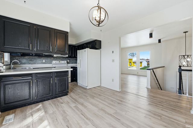 6222 Bridlewood Drive, Fort Wayne, IN 46835