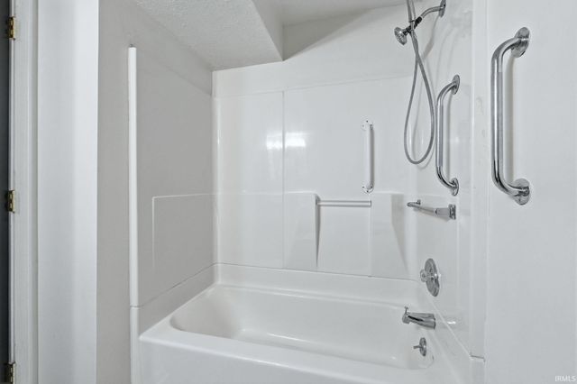 6222 Bridlewood Drive, Fort Wayne, IN 46835