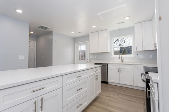 1220 E University Street, Springfield, MO 65804