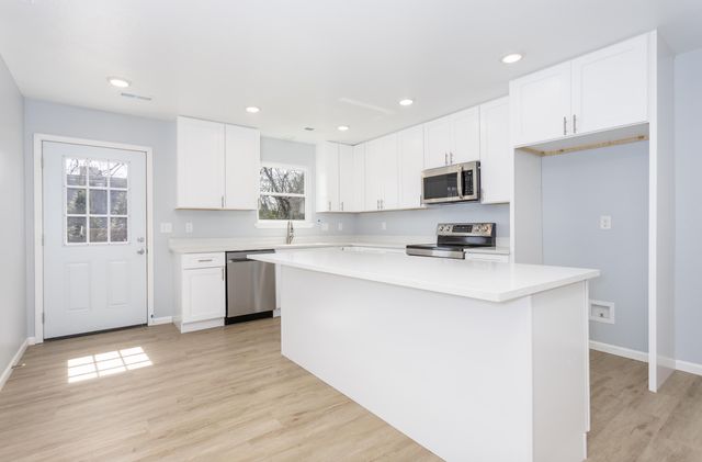 1220 E University Street, Springfield, MO 65804