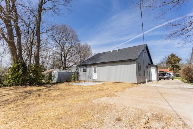 1220 E University Street, Springfield, MO 65804