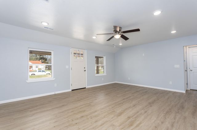 1220 E University Street, Springfield, MO 65804