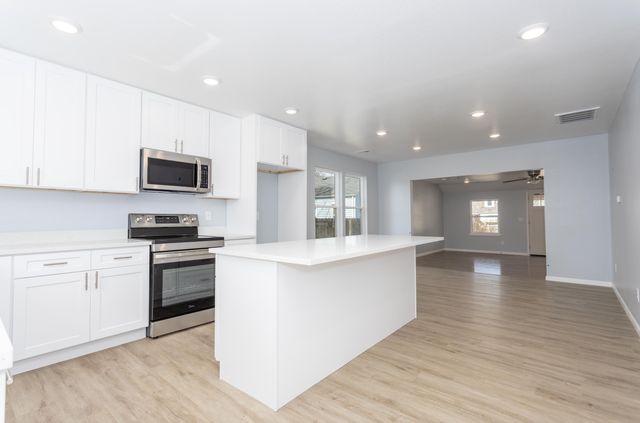 1220 E University Street, Springfield, MO 65804