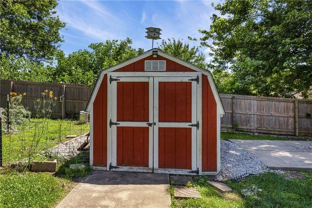 609 Loran Lane, Raymore, MO 64083