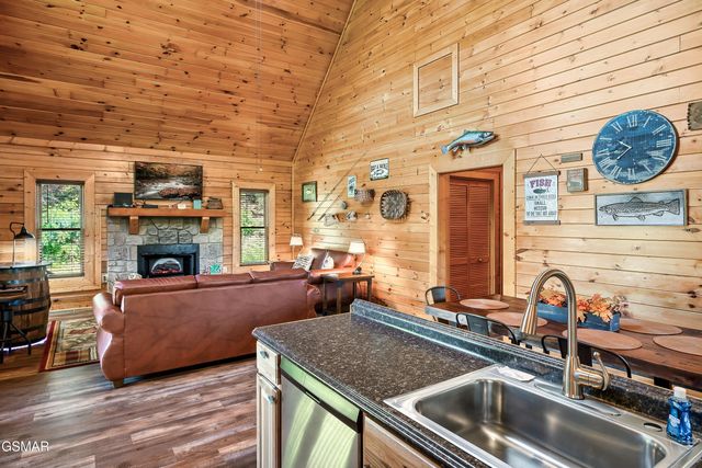 1915 Leatherwood Lane, Sevierville, TN 37862