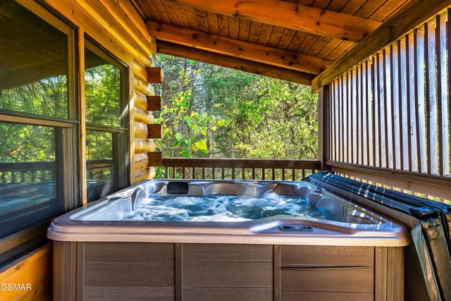 1915 Leatherwood Lane, Sevierville, TN 37862