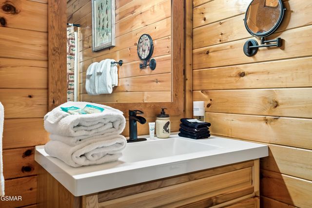 1915 Leatherwood Lane, Sevierville, TN 37862