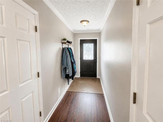 4321 Oak Glen Drive, Winston-salem, NC 27107