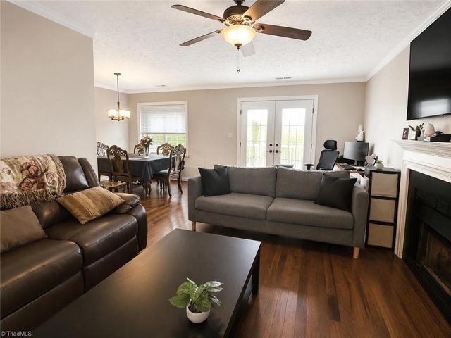 4321 Oak Glen Drive, Winston-salem, NC 27107
