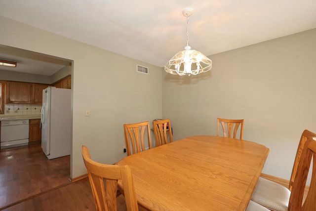 8795 S Lizanne DRIVE, Oak Creek, WI 53154