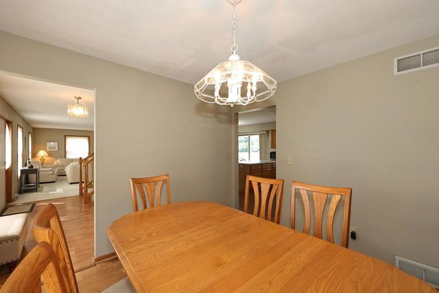8795 S Lizanne DRIVE, Oak Creek, WI 53154