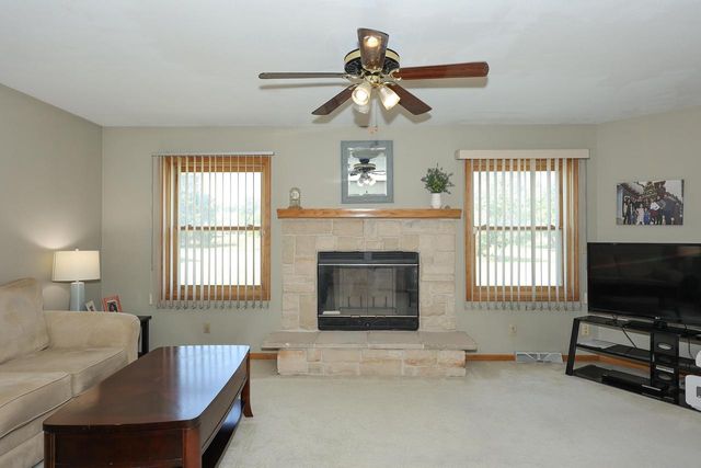 8795 S Lizanne DRIVE, Oak Creek, WI 53154