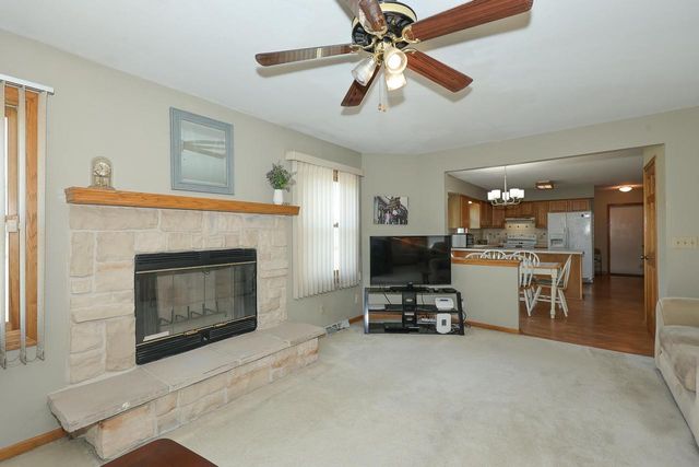 8795 S Lizanne DRIVE, Oak Creek, WI 53154