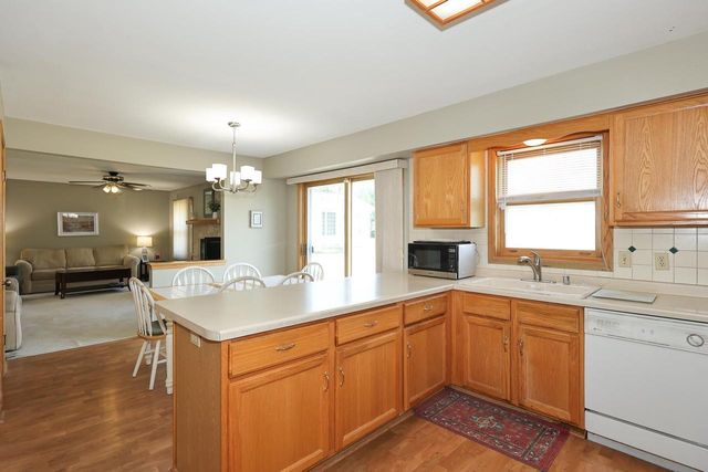 8795 S Lizanne DRIVE, Oak Creek, WI 53154