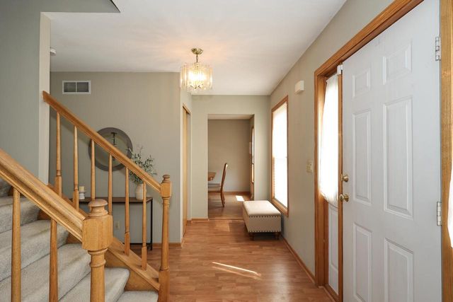 8795 S Lizanne DRIVE, Oak Creek, WI 53154