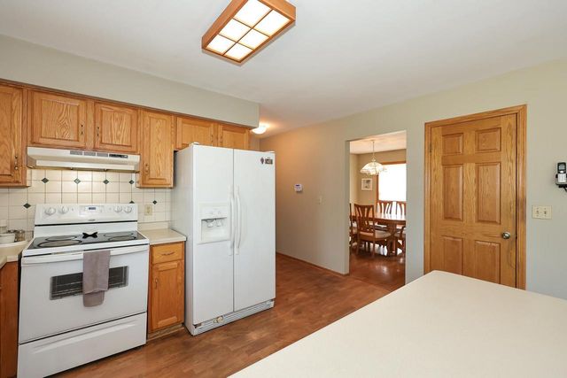 8795 S Lizanne DRIVE, Oak Creek, WI 53154