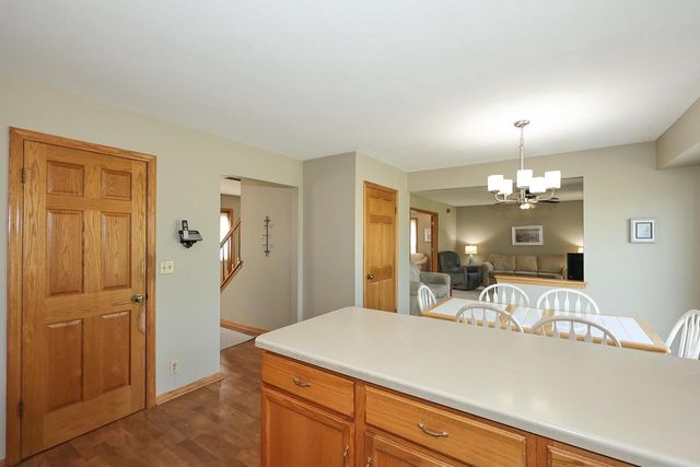 8795 S Lizanne DRIVE, Oak Creek, WI 53154