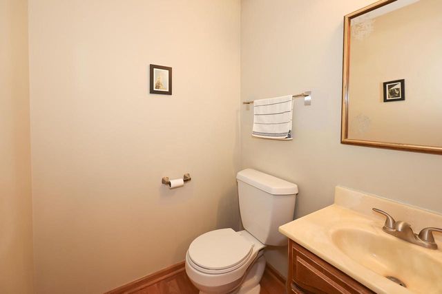 8795 S Lizanne DRIVE, Oak Creek, WI 53154
