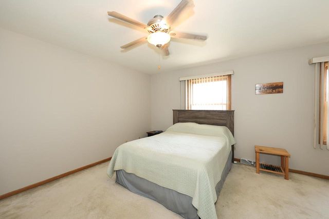 8795 S Lizanne DRIVE, Oak Creek, WI 53154