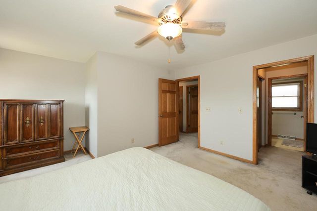 8795 S Lizanne DRIVE, Oak Creek, WI 53154