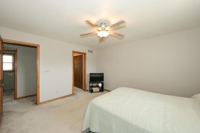 8795 S Lizanne DRIVE, Oak Creek, WI 53154