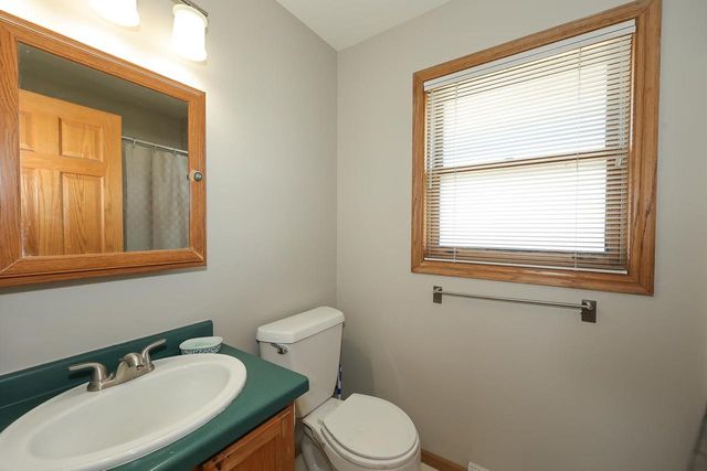 8795 S Lizanne DRIVE, Oak Creek, WI 53154