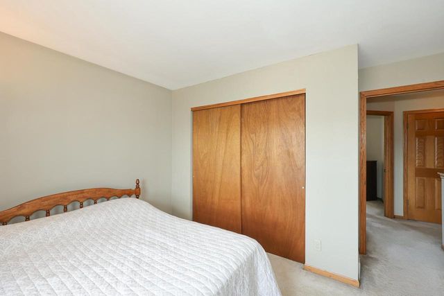 8795 S Lizanne DRIVE, Oak Creek, WI 53154