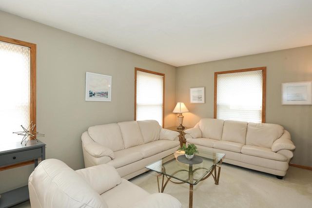 8795 S Lizanne DRIVE, Oak Creek, WI 53154