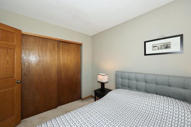 8795 S Lizanne DRIVE, Oak Creek, WI 53154