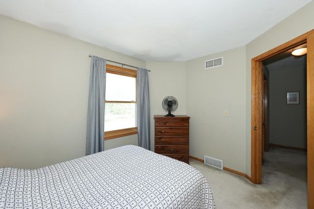 8795 S Lizanne DRIVE, Oak Creek, WI 53154
