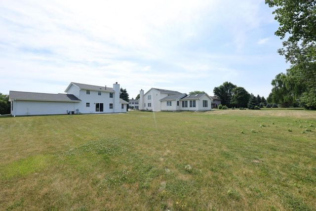 8795 S Lizanne DRIVE, Oak Creek, WI 53154