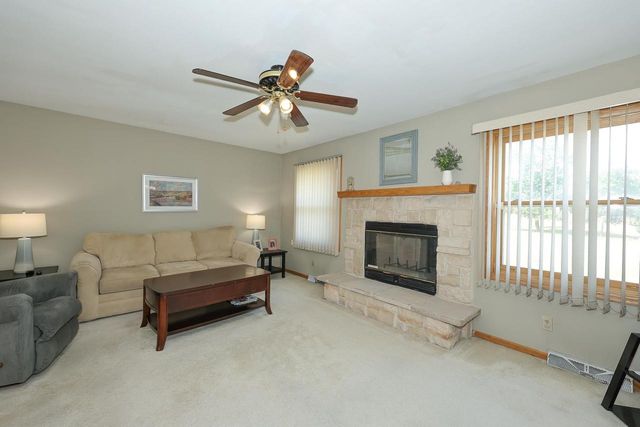 8795 S Lizanne DRIVE, Oak Creek, WI 53154