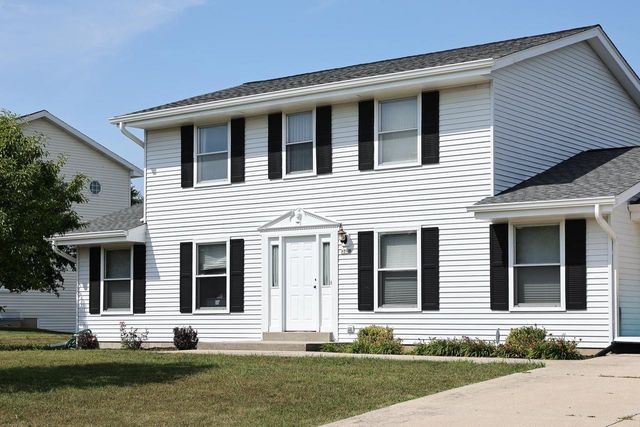 8795 S Lizanne DRIVE, Oak Creek, WI 53154