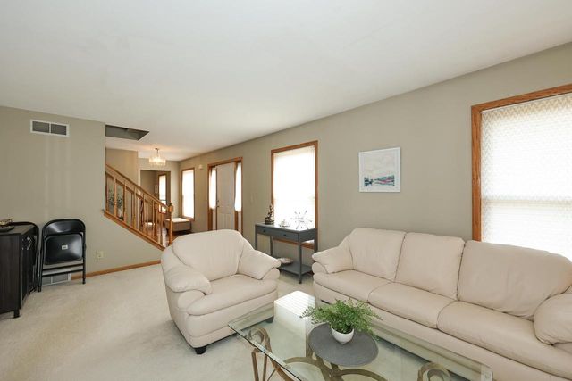 8795 S Lizanne DRIVE, Oak Creek, WI 53154