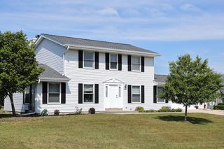 8795 S Lizanne DRIVE, Oak Creek, WI 53154