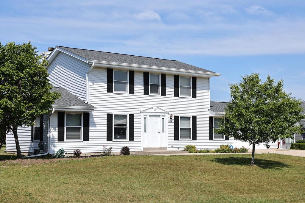 8795 S Lizanne DRIVE, Oak Creek, WI 53154