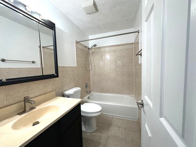 1410 Beverly Lane, Streamwood, IL 60107