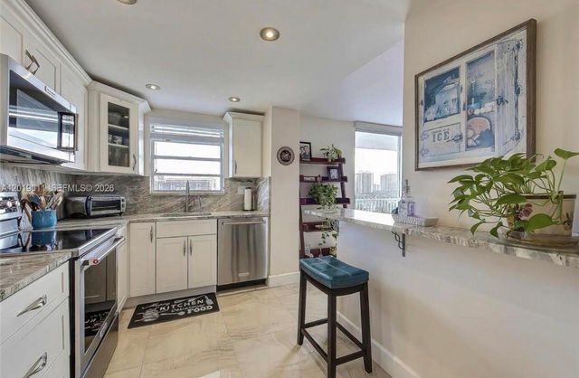 137 Golden Isles Dr 1006, Hallandale Beach, FL 33009
