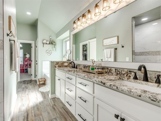 417 E Raleigh Terrace, Mustang, OK 73064