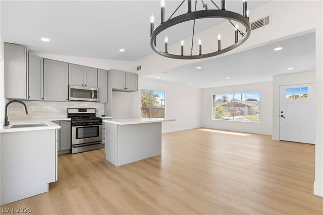 5595 Chestnut Street, Las Vegas, NV 89119