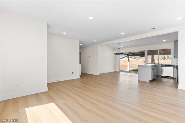 5595 Chestnut Street, Las Vegas, NV 89119