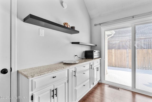 8806 Brittany Dr, Louisville, KY 40220