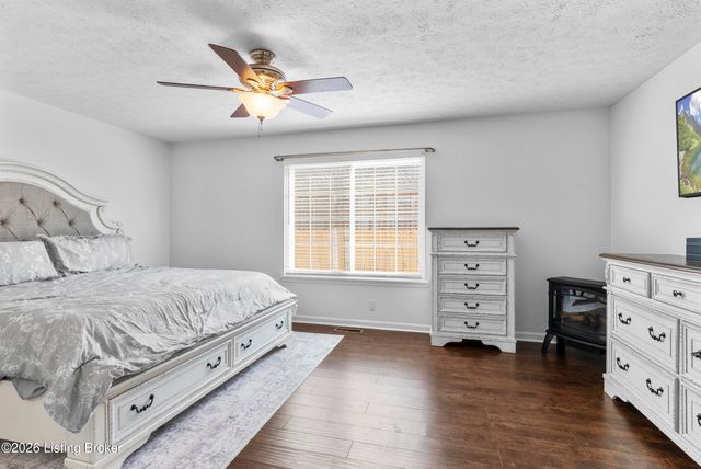 8806 Brittany Dr, Louisville, KY 40220